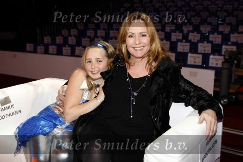 Amsterdam 8 december 2009
Sterren kinderen dansen op het ijs in de rai. Angela Groothuizen met dochterNona
Peter Smulders bv