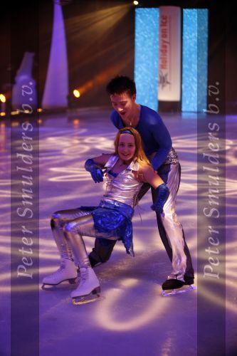 Amsterdam 8 december 2009
Sterren kinderen dansen op het ijs in de rai. Angela Groothuizen met dochterNona
Peter Smulders bv