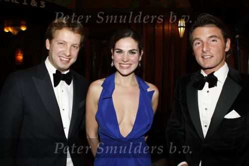 Amsterdam 16 november 2009
Premiere komt een vrouw bij de dochter in Tuschinski. Prins Maurits met Prins Floris en Anna Drijver
Peter Smulders bv