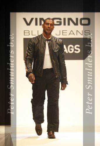 Amsterdam 9 november 2009
modeshow JC Rags en Vingino op  de beurs van Life after Football. Aron Winter met zijn zoon
Peter Smulders bv
