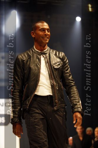Amsterdam 9 november 2009
modeshow JC Rags en Vingino op  de beurs van Life after Football. Aron Winter met zijn zoon
Peter Smulders bv