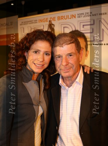 Arnhem, Papendal 8 December 2009
Presentatie 3e uitgave van het magazine HELDEN van Frits Barend en zijn dochter Barbara Barend
Barbara Barend met haar vader Frits Barend
Foto Peter Smulders