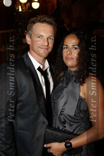 Amsterdam 16 november 2009
Premiere komt een vrouw bij de dochter in Tuschinski. Barry Atsma met vrouw
Peter Smulders bv