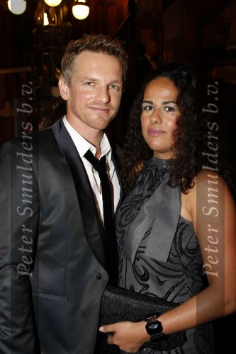 Amsterdam 16 november 2009
Premiere komt een vrouw bij de dochter in Tuschinski. Barry Atsma met vrouw
Peter Smulders bv