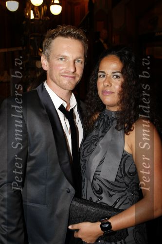 Amsterdam 16 november 2009
Premiere komt een vrouw bij de dochter in Tuschinski. Barry Atsma met vrouw
Peter Smulders bv