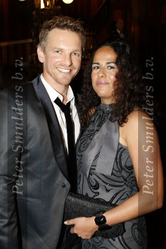 Amsterdam 16 november 2009
Premiere komt een vrouw bij de dochter in Tuschinski. Barry Atsma met vrouw
Peter Smulders bv