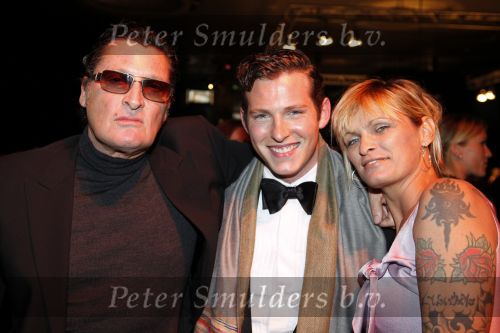 Amsterdam 10 december 2009
VIP avond van de miljonair fair in de RAI. Barry en Sandra Hay met de zoon van Barry Morris
Peter Smulders bv