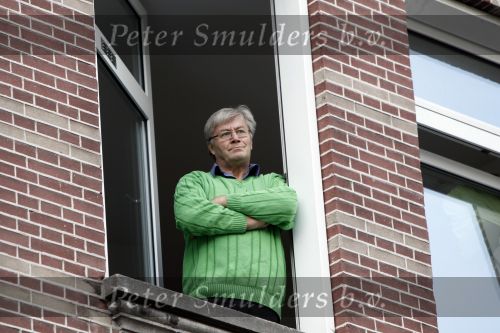 Amsterdam 8 december 2009
Begrafenis Ramses Shaffy op zorgvlied. Ramses vertrok met koets vanaf Carre. Barry Stevens kijkt vanuit zijn appartement toe
Peter Smulders bv