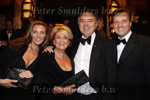 Amsterdam 16 november 2009
Premiere komt een vrouw bij de dochter in Tuschinski. Benno en Kitty Leeser en David en Gitta Bijlsma
Peter Smulders bv