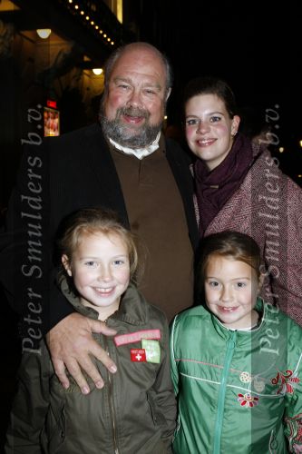 Amsterdam 11 november 2009
Premiere Ballet in carre. Bert Simhoffer met vrouw en dochters
Peter Smulders bv