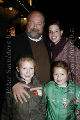 Amsterdam 11 november 2009
Premiere Ballet in carre. Bert Simhoffer met vrouw en dochters
Peter Smulders bv