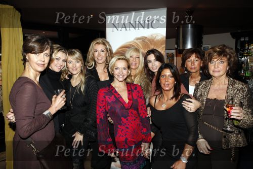 Laren 23 november 2009
Presentatie creme van Nannic. Betty de groot met oa Mariska v Kolck Coco de Meyere Brigitte Nijman Joke deKruif Rossana Lima Kluivert Rachel Hazes Mary Borsato en Netty v d Veer
Peter Smulders bv
