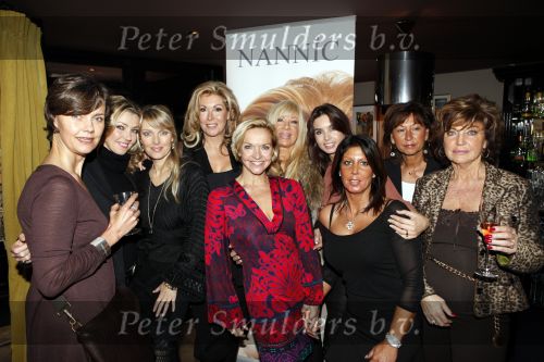 Laren 23 november 2009
Presentatie creme van Nannic. Betty de groot met oa Mariska v Kolck Coco de Meyere Brigitte Nijman Joke deKruif Rossana Lima Kluivert Rachel Hazes Mary Borsato en Netty v d Veer
Peter Smulders bv