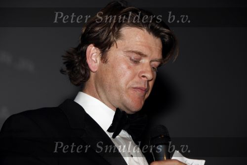Amsterdam 16 november 2009
Premiere komt een vrouw bij de dochter in Tuschinski. Beau v Erven Dorens emotioneel
Peter Smulders bv