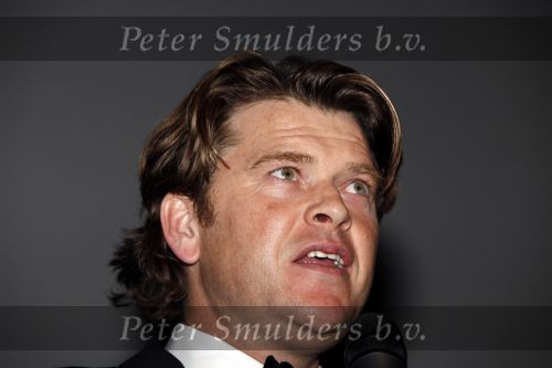 Amsterdam 16 november 2009
Premiere komt een vrouw bij de dochter in Tuschinski. Beau v Erven Dorens emotioneel
Peter Smulders bv