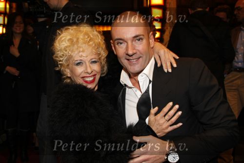 Amsterdam 16 november 2009
Premiere komt een vrouw bij de dochter in Tuschinski. Gerard Joling en Bonnie st Claire
Peter Smulders bv