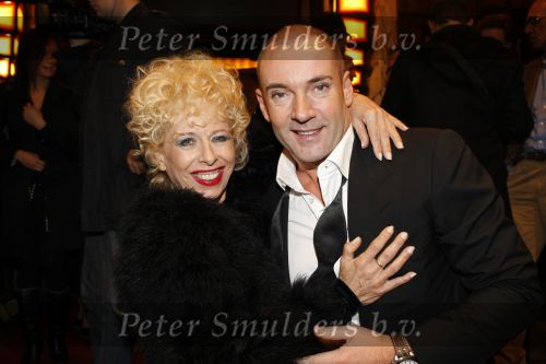 Amsterdam 16 november 2009
Premiere komt een vrouw bij de dochter in Tuschinski. Gerard Joling en Bonnie st Claire
Peter Smulders bv