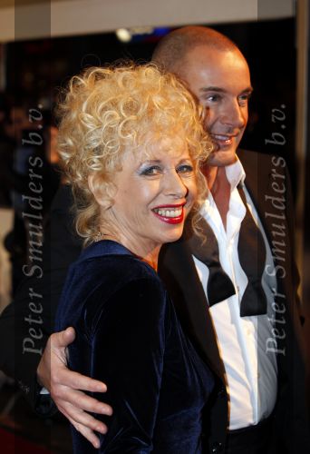 Amsterdam 16 november 2009
Premiere komt een vrouw bij de dochter in Tuschinski. Bonnie St Claire en Gerard Joling
Peter Smulders bv