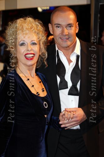 Amsterdam 16 november 2009
Premiere komt een vrouw bij de dochter in Tuschinski. Bonnie St Claire en Gerard Joling
Peter Smulders bv