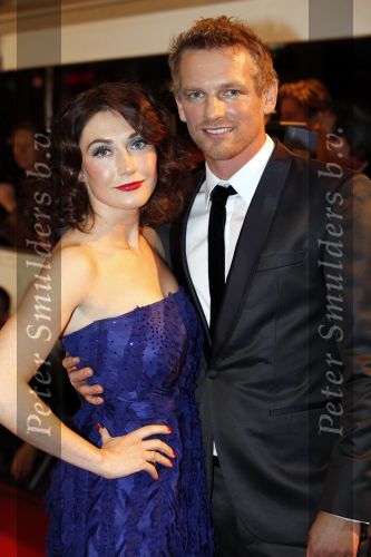 Amsterdam 16 november 2009
Premiere komt een vrouw bij de dochter in Tuschinski. Carice v Houten met Barry Atsma
Peter Smulders bv