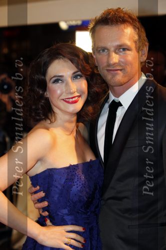 Amsterdam 16 november 2009
Premiere komt een vrouw bij de dochter in Tuschinski. Carice v Houten met Barry Atsma
Peter Smulders bv