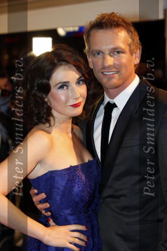 Amsterdam 16 november 2009
Premiere komt een vrouw bij de dochter in Tuschinski. Carice v Houten met Barry Atsma
Peter Smulders bv