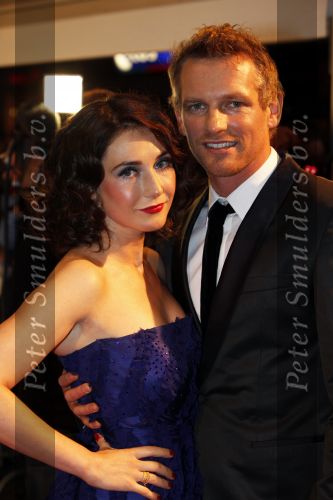 Amsterdam 16 november 2009
Premiere komt een vrouw bij de dochter in Tuschinski. Carice v Houten met Barry Atsma
Peter Smulders bv
