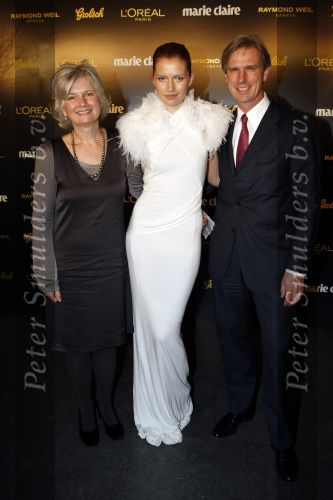 Amsterdam 19 november 2009
Prix de la mode in het rijksmuseum. Cato van Ee met vader en moeder
Peter Smulders bv