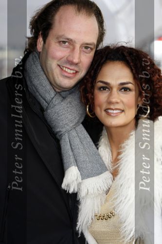Den Haag 12 december 2009
Premiere in Pathe den Haag. Chimene v Oosterhout met haar nieuwe vriend
Peter Smulders bv