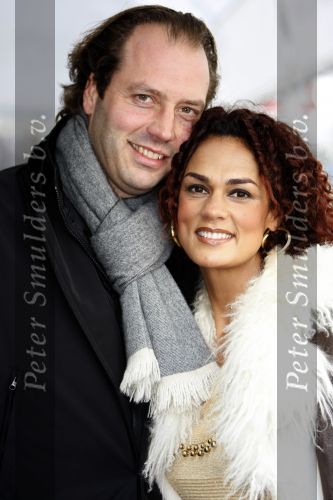 Den Haag 12 december 2009
Premiere in Pathe den Haag. Chimene v Oosterhout met haar nieuwe vriend
Peter Smulders bv