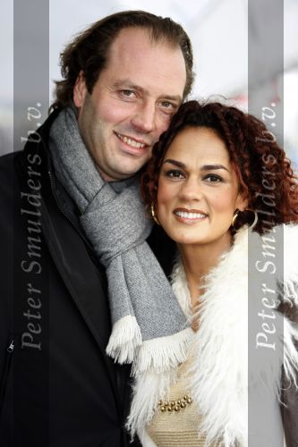 Den Haag 12 december 2009
Premiere in Pathe den Haag. Chimene v Oosterhout met haar nieuwe vriend
Peter Smulders bv