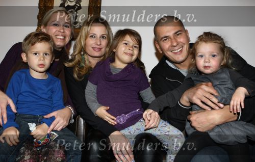 Den Haag, 14 November 2009
Verjaardagsfeestje tgv 2e verjaardag Livia Schoemachter, dochter van Claudia & Robert Schoemacher
Claudia met hun vrienden Lisa & Raoul Krak uit amsterdam met hun kinderen en haar dochter Livia Schoemacher
Foto Peter Smulders