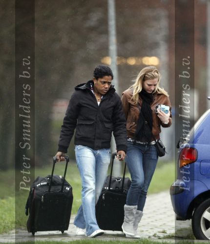 Alkmaar 2 december 2009
claudia van den heiligenberg en Duanne Bito arriveren bij trainingscomplex van az waar de dames trainen.
Peter Smulders bv