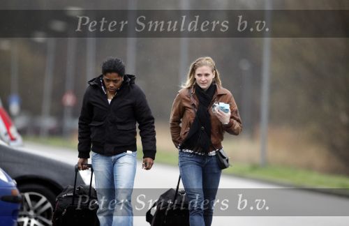 Alkmaar 2 december 2009
claudia van den heiligenberg en Duanne Bito arriveren bij trainingscomplex van az waar de dames trainen.
Peter Smulders bv