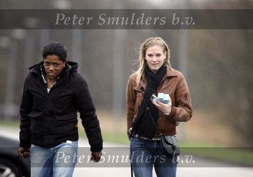 Alkmaar 2 december 2009
claudia van den heiligenberg en Duanne Bito arriveren bij trainingscomplex van az waar de dames trainen.
Peter Smulders bv