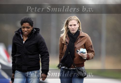 Alkmaar 2 december 2009
claudia van den heiligenberg en Duanne Bito arriveren bij trainingscomplex van az waar de dames trainen.
Peter Smulders bv
