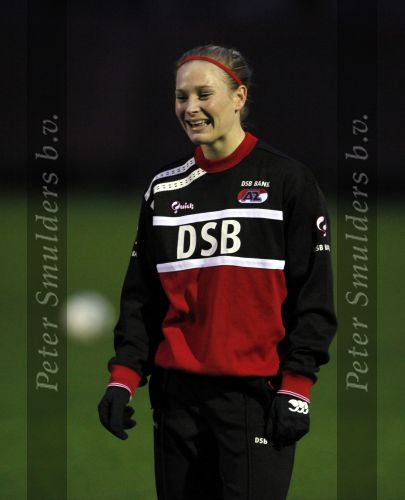 Alkmaar 2 december 2009
claudia van den heiligenberg en Duanne Bito arriveren bij trainingscomplex van az waar de dames trainen.
Peter Smulders bv