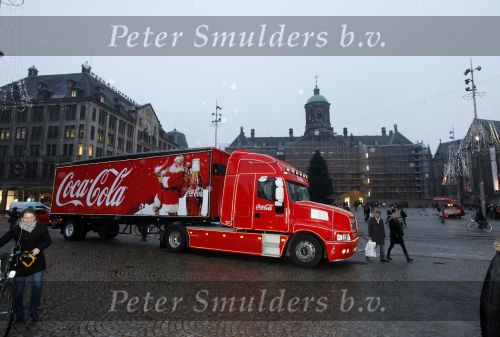 Amsterdam 9 december 2009
De coca cola kerst vrachtwagen ontworpen en gemaakt door Blik op sign de reclamebeesten op de dam in Amsterdam.
Peter Smulders bv