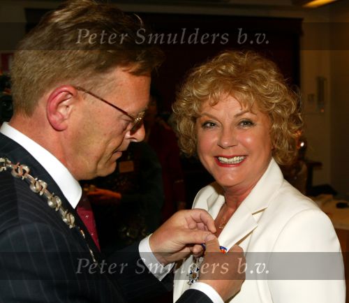 Soestduinen 26 april 2003
Conny Vink krijgt koninklijke onderscheiding