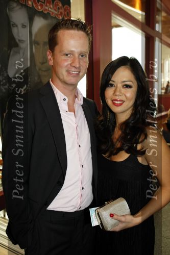 Hoorn 15 november 2009
Premiere Chicago in de schouwburg van Hoorn. Cystine Carreon met een vriend
Peter Smulders bv