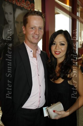 Hoorn 15 november 2009
Premiere Chicago in de schouwburg van Hoorn. Cystine Carreon met een vriend
Peter Smulders bv