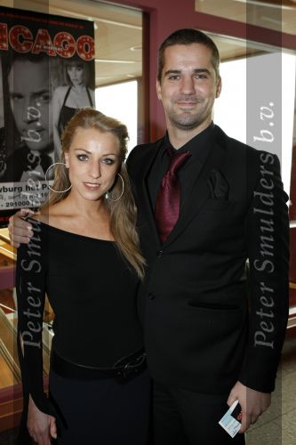 Hoorn 15 november 2009
Premiere Chicago in de schouwburg van Hoorn. Daphne Flint met een vriend
Peter Smulders bv