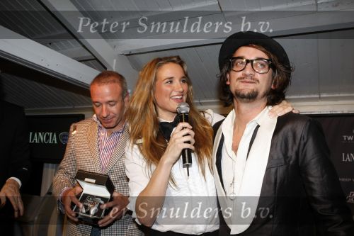 Amsterdam 18 november 2009
Esquire best geklede man van Nederland verkiezing. winnaar dennis v Leeuwen met Lieke v Lexmond Tim Coronel en Benjamin Herman
Peter Smulders bv
