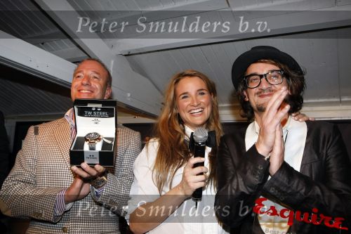 Amsterdam 18 november 2009
Esquire best geklede man van Nederland verkiezing. winnaar dennis v Leeuwen met Lieke v Lexmond Tim Coronel en Benjamin Herman
Peter Smulders bv