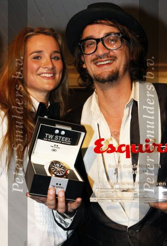 Amsterdam 18 november 2009
Esquire best geklede man van Nederland verkiezing. winnaar dennis v Leeuwen met Lieke v Lexmond Tim Coronel en Benjamin Herman
Peter Smulders bv