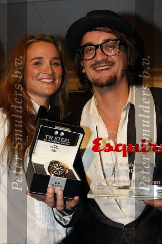 Amsterdam 18 november 2009
Esquire best geklede man van Nederland verkiezing. winnaar dennis v Leeuwen met Lieke v Lexmond Tim Coronel en Benjamin Herman
Peter Smulders bv