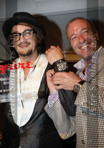 Amsterdam 18 november 2009
Esquire best geklede man van Nederland verkiezing. winnaar dennis v Leeuwen met Lieke v Lexmond Tim Coronel en Benjamin Herman
Peter Smulders bv