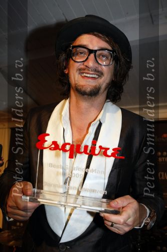 Amsterdam 18 november 2009
Esquire best geklede man van Nederland verkiezing. winnaar dennis v Leeuwen met Lieke v Lexmond Tim Coronel en Benjamin Herman
Peter Smulders bv