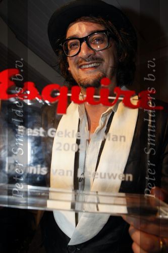 Amsterdam 18 november 2009
Esquire best geklede man van Nederland verkiezing. winnaar dennis v Leeuwen met Lieke v Lexmond Tim Coronel en Benjamin Herman
Peter Smulders bv