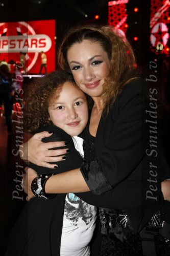 Hilversum 4 december 2009
Opnames live show popstars in studio 22. Dewi Pechler met moeder en dochter Nomi
Peter Smulders bv